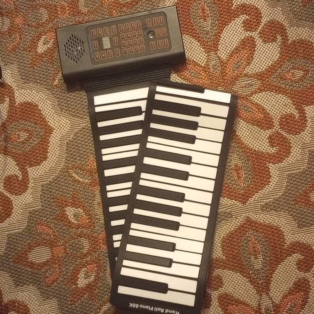 Mini roll up piano